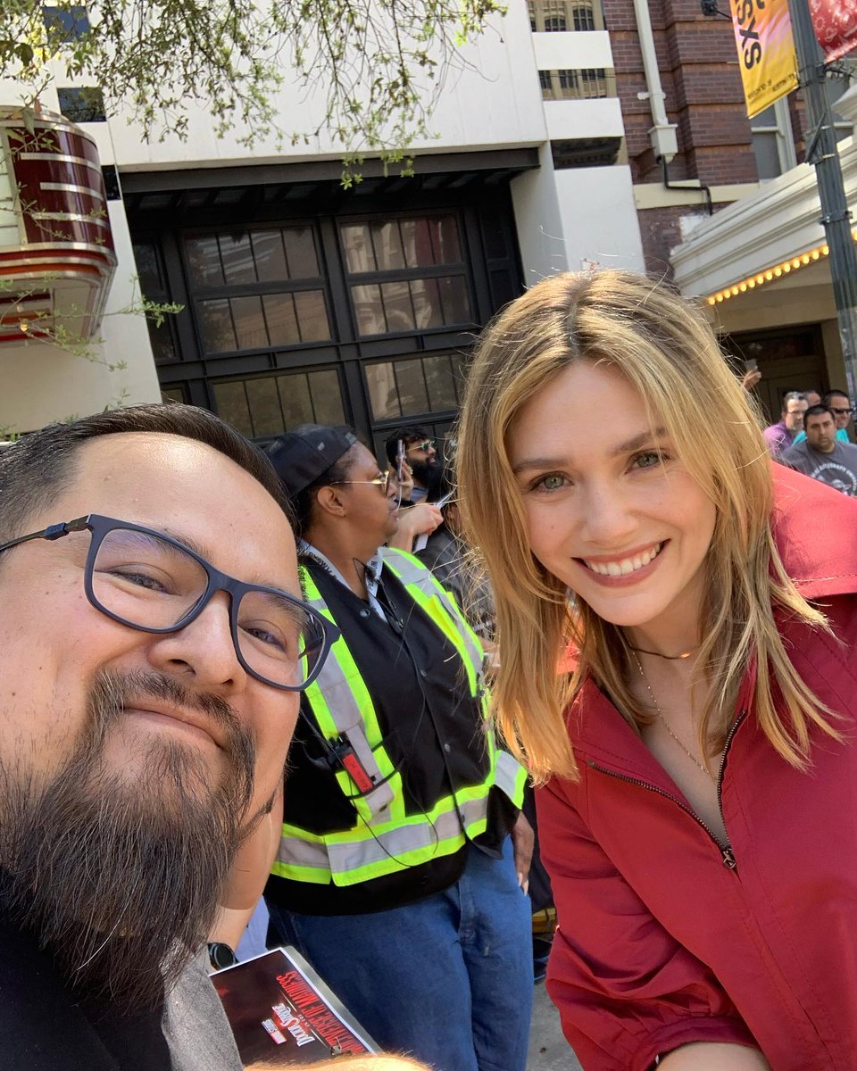 📸New photo of Elizabeth Olsen with a fan at the Love and Death premiere at SXSW23