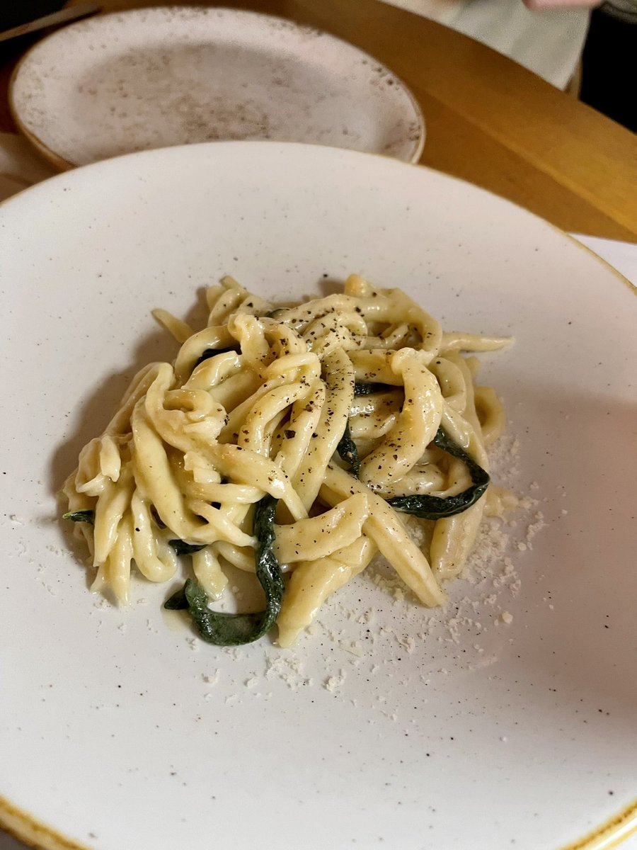 Back to <a href="/sparrows_mcr/">The Spärrows</a> tonight with my friend <a href="/Julicastello/">Julià Castelló Bravo</a>. Great to see the place full! As always great food, great service and cool atmosphere. The Sparrows, almost hidden in the city, is definitely a DESTINATION! 💗 #hiddengem #placewithsoul #restaurantmanchester