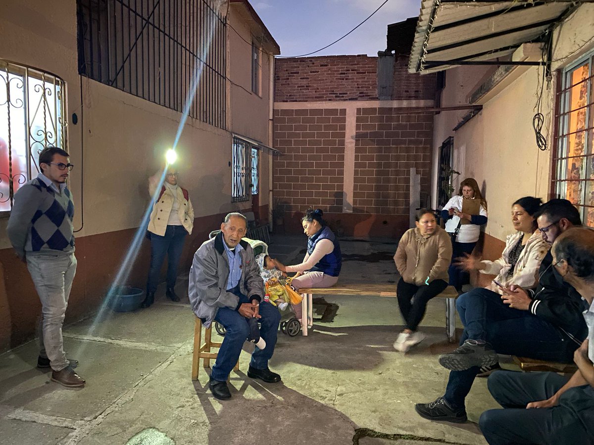 heriberto_rojas's tweet photo. Agradable reunión con habitantes de la #colonia #buenavista , donde el tema de seguridad es prioridad para el programa de trabajo que se construye día a día con la ciudadanía.

@RmxMexico 
#ReconciliaciónXCuauhtémoc
#HoradeRenovarCuauhtémoc
#HeribertoRojasC https://t.co/gTdQoRBVHC