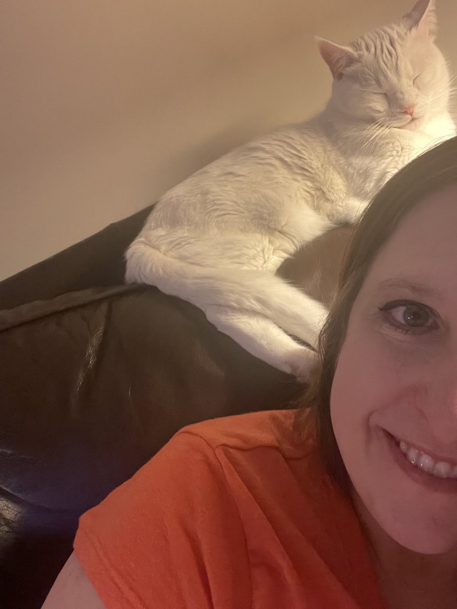 TigerGirl102250's tweet photo. He’s snoring. 🙄🤪#catprobs 😸 https://t.co/X1AtOVQmPC