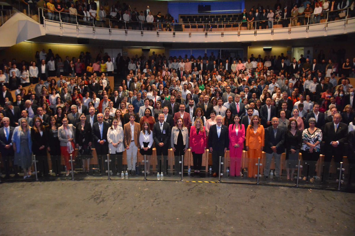 amiqro_oficial's tweet photo. En representación de las #mipymes industriales, el presidente de #AMIQRO, José Luis Cámara, escuchó el informe de actividades de la diputada por #Querétaro, @PaulinaAguado https://t.co/wMay85ZTla