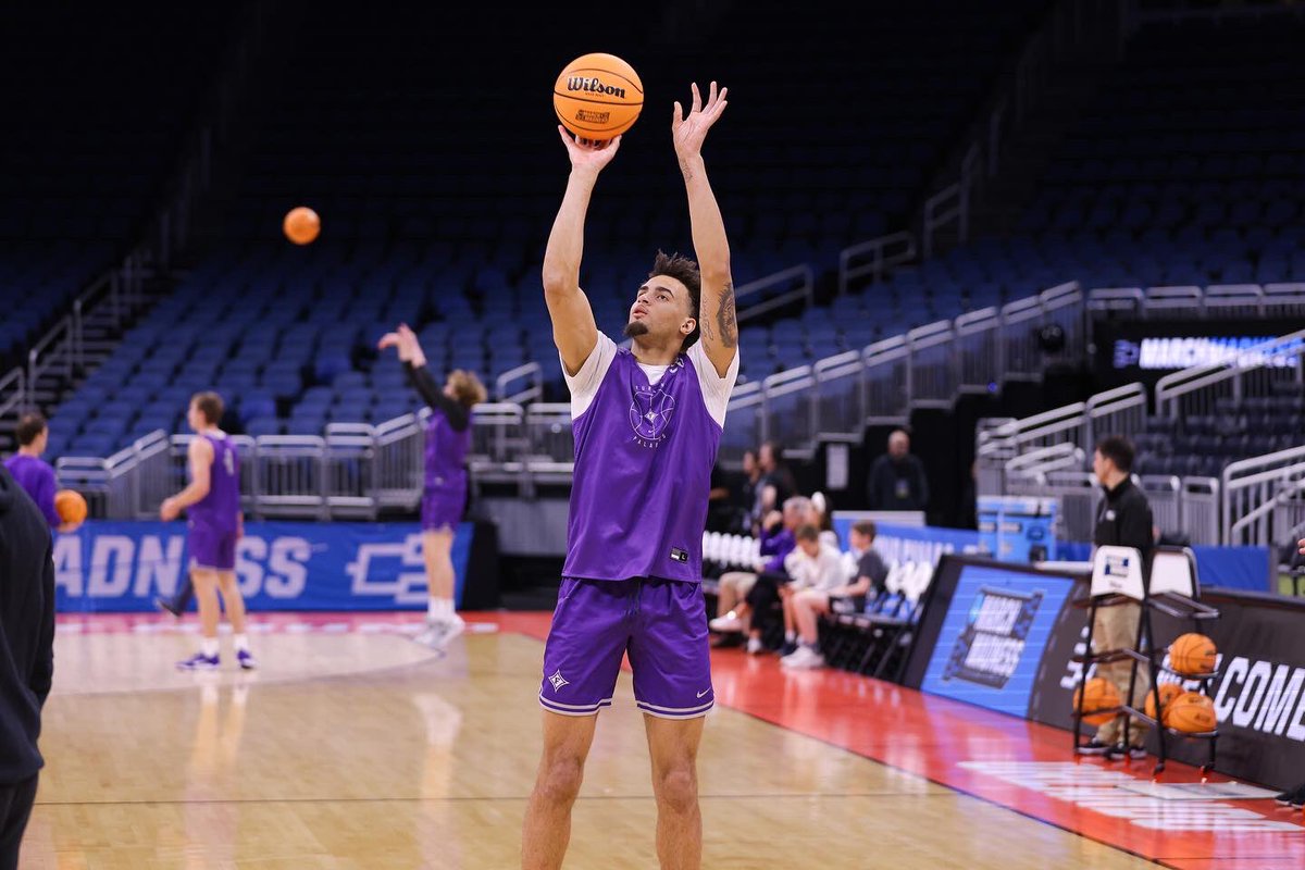 Furman Basketball tweet media