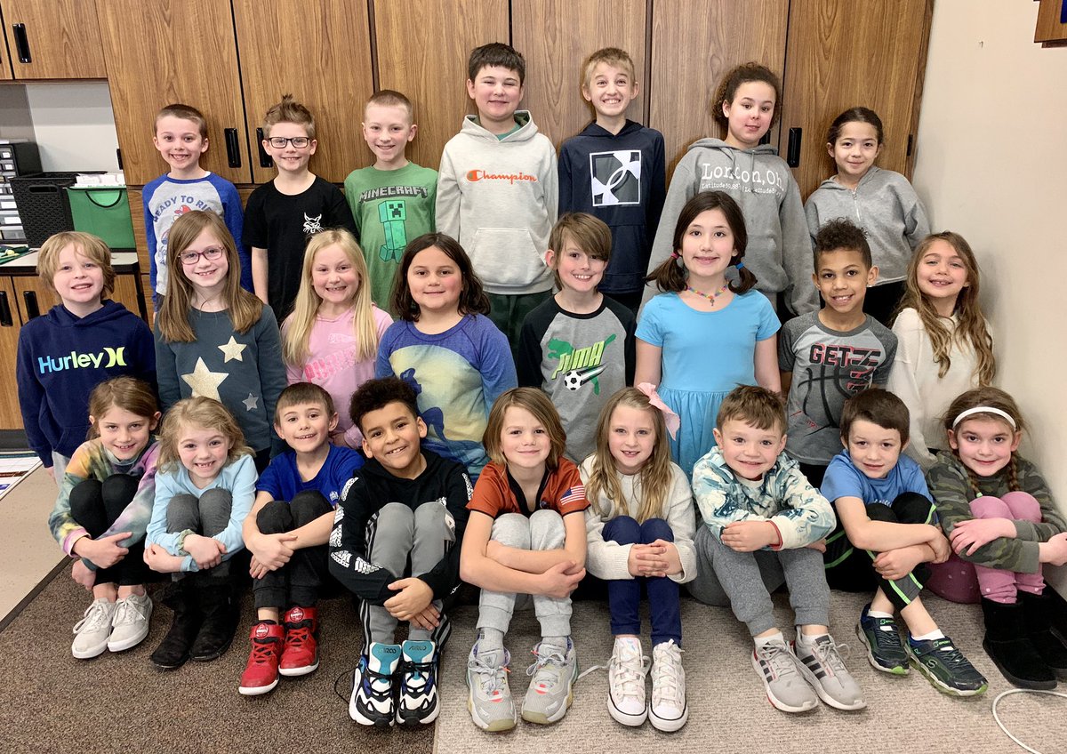 missvanderplas's tweet photo. Our class is beginning their studies on the United States. We want to see how many postcards we can receive from different states! Our class consists of 1st, 2nd, &amp; 3rd graders Please share! 
💌📪🇺🇸❤️
Montclair Elementary
%Miss Vanderplas’s Class
2405 S 138th St
Omaha, NE  68144 https://t.co/1WQVb72tg2