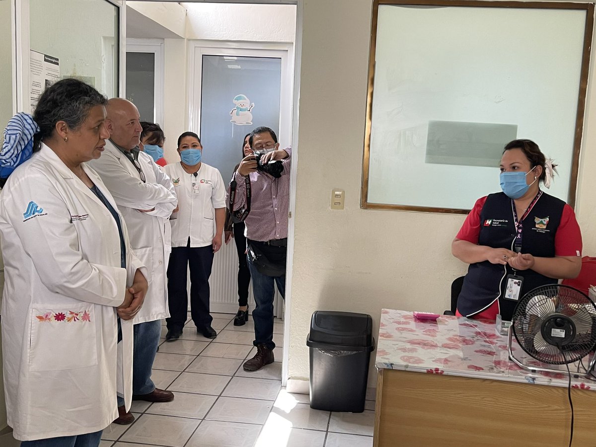ZoraydaRoblesB's tweet photo. En mi recorrido por el Centro de Salud y Jurisdicción Sanitaria de Metztitlán tuve la fortuna de saludar y conocer al personal que nos apoyan en el equipo de vectores. https://t.co/QZjqyjKr3R