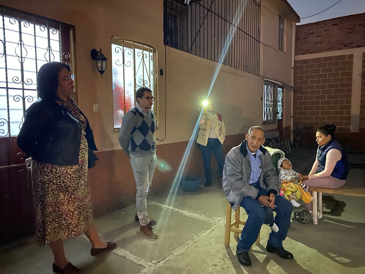 heriberto_rojas's tweet photo. Agradable reunión con habitantes de la #colonia #buenavista , donde el tema de seguridad es prioridad para el programa de trabajo que se construye día a día con la ciudadanía.

@RmxMexico 
#ReconciliaciónXCuauhtémoc
#HoradeRenovarCuauhtémoc
#HeribertoRojasC https://t.co/gTdQoRBVHC