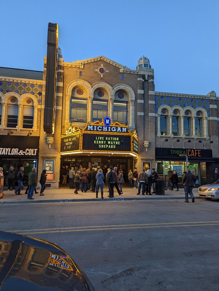 prisma8slg's tweet photo. I've always wanted to go to a concert where they played the album from start to finish. Tonight's the night #troubleis https://t.co/hTHwh29N5u