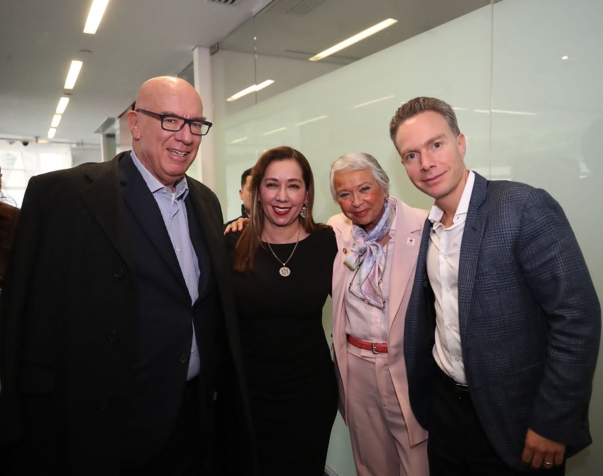SRE_mx's tweet photo. 📸 Hoy, por unanimidad, María Elena Orantes López fue ratificada por el pleno del @senadomexicano como cónsul general de México🇲🇽 en Houston, Texas, EE. UU.🇺🇸. ¡Enhorabuena! https://t.co/5ob5yxOv1f