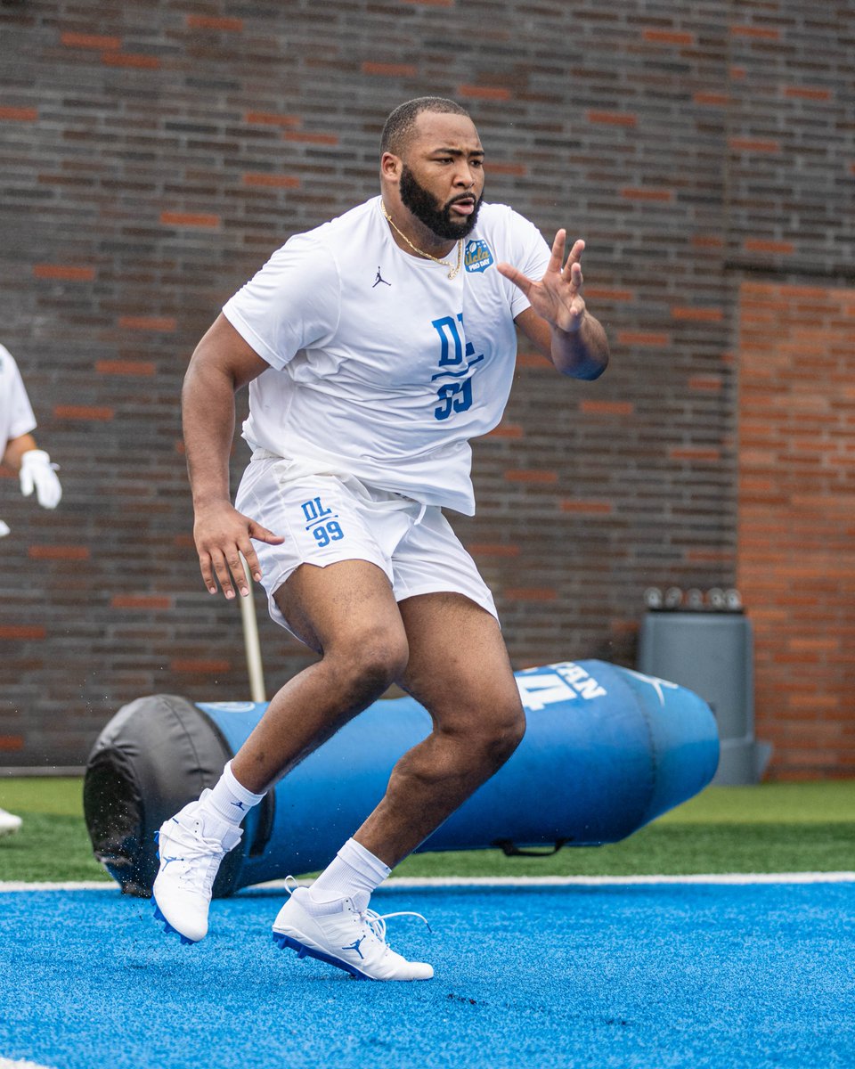 UCLAFootball's tweet photo. "Those who believe that they canโt and those who believe that they can are usually both correct."
@jacob_s1kes | #UCLAProDay https://t.co/3VbMLOouPw