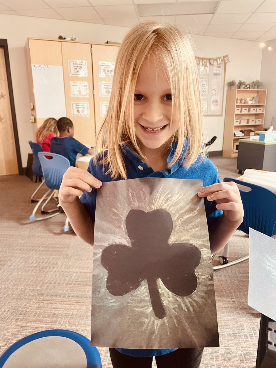 MrsAndersen24's tweet photo. ☘️ Shamrock and chalk fun ☘️ @MsBoyerAOE @AngelOakElem #angeloakes #StPatrickDay https://t.co/SpnNmZBDzp