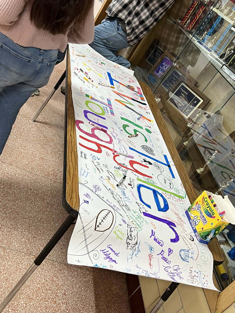 IWHSraiders's tweet photo. A huge shout out to Ms. Fischer, the Student Council, and the many volunteers and competitors who made tonight’s VB fundraiser such a success! #iwhsraiders #iwraiders #tylerstrong https://t.co/1FTl8BcW4D