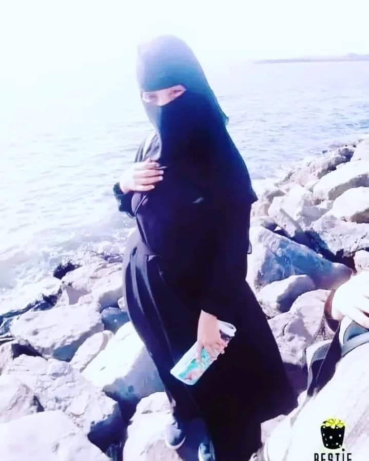 Yemen71737's tweet photo. صباح الشوق والرمنسيه 
بنت اب ساكنه عدن لتعارف  الجاد الصادق تعال خاص نتفق بصدق ♥😘 https://t.co/weuy3oypLj