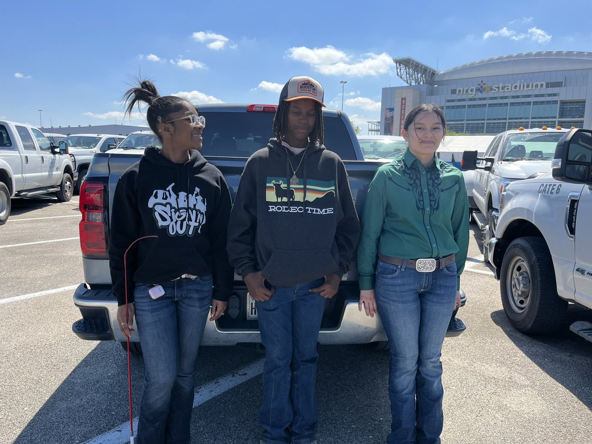 FFAHightower's tweet photo. From the pig show to steer classification. It’s been a full day at the rodeo. Good luck tomorrow to our steer kids! #hhsffa #hlsrbound https://t.co/jNviy51kC2