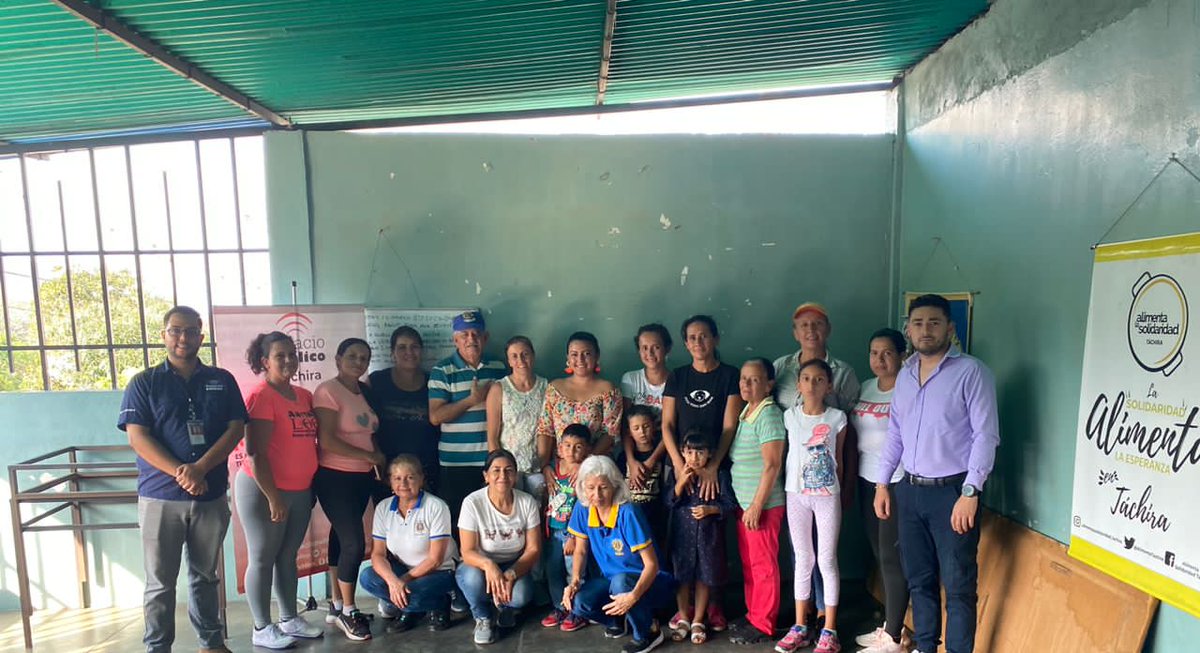 EnmanuelS7's tweet photo. Hoy #15Mar compartimos con vecinos de Bramón Mpio. #Junín

Junto al Club de Leones y el Comedor de @AlimentaTachira desarrollamos nuestro taller sobre "Redes Sociales para líderes Comunitarios".

Seguimos fomentando la #infociudadanía @espaciopublico #Táchira https://t.co/IoubVeatb5