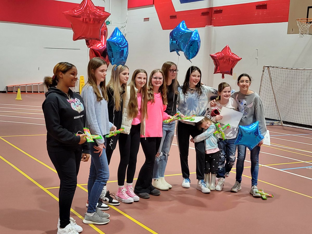 1GoodBetterBest's tweet photo. Fantastic night of celebrating student athletes. Thank you parents, students, PTO, and coaches, for sharing your time and talents! https://t.co/EUq73CnFn1