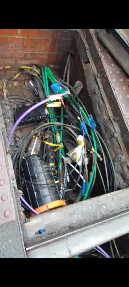 UkUrgent's tweet image. EMERGENCY ALERT- We British Ppl ARE BEING TERRORISED by UK Criminals #BACKOFF See how he tries to quickly cover up street manhole to stop us taking pics of deadly devices he out inside! STOP THIS EVIL NOW! #NOMORE @MPSHackney @MPSRTPC @MPSHoxtonWest @MPSHackney @hackneycouncil