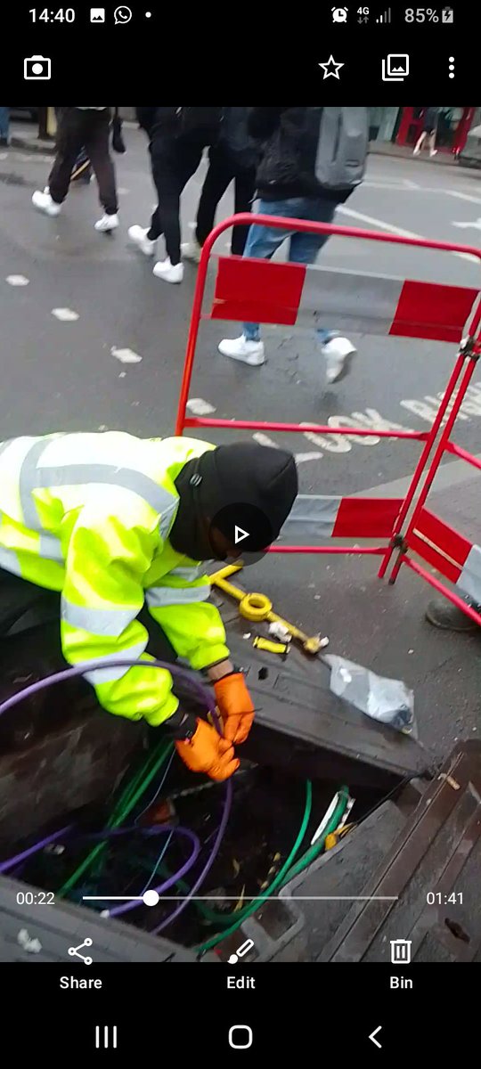 UkUrgent's tweet image. EMERGENCY ALERT- We British Ppl ARE BEING TERRORISED by UK Criminals #BACKOFF See how he tries to quickly cover up street manhole to stop us taking pics of deadly devices he out inside! STOP THIS EVIL NOW! #NOMORE @MPSHackney @MPSRTPC @MPSHoxtonWest @MPSHackney @hackneycouncil
