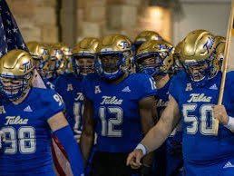BuddhaGarrett10's tweet photo. #AGTG After a great conversation with 
@coachmhunter I’m blessed to receive another offer from The University of Tulsa. @coachjohnking @longviewgameday @Ck2Sports @dfranks24 @tulsafootball @tulsacoachkdub https://t.co/vZeZK0jQ0s