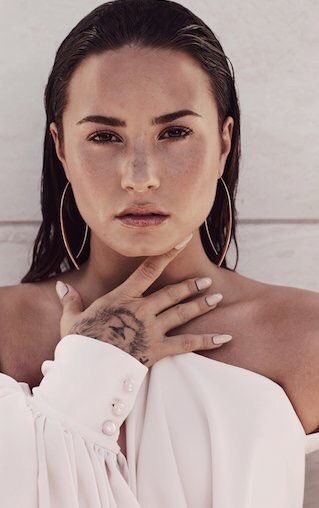 MOTODEMI's tweet photo. presente do monstro: sim ela voltou, a mais querida de todos as edições do bbb https://t.co/vuBYgFJ9KZ