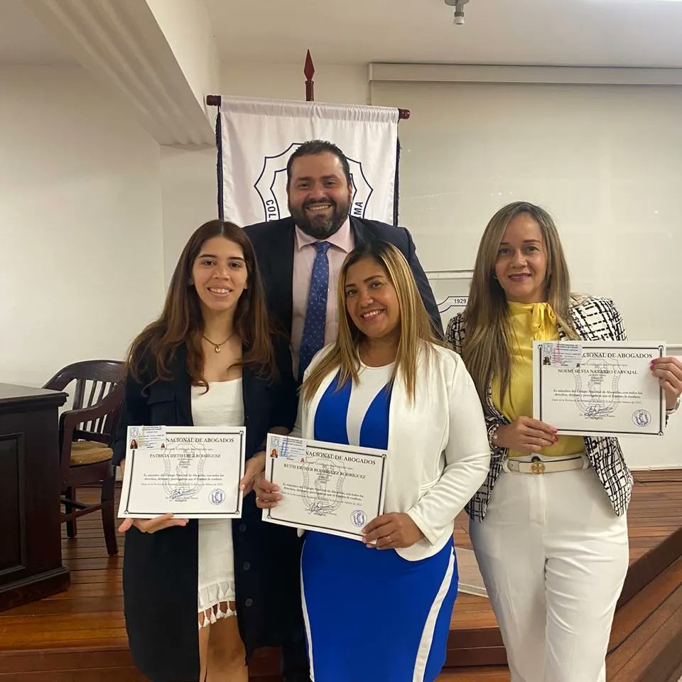 Miguel_DelgadoP's tweet photo. Acompañando a muy valiosos colegas y amigos en sus juramentaciones como nuevos miembros del  @PanamaCNA 

Un honor y orgullo compartir profesión y gremio con personas especiales.

Junto a ellos continuamos construyendo el gremio más sólido, democrático y vigente de nuestro país. https://t.co/8EREty3Qpq
