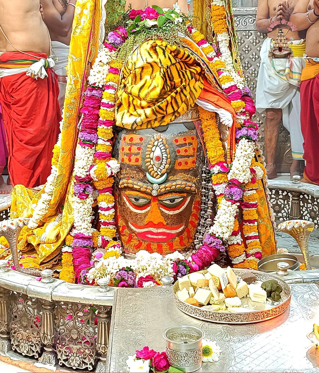 12Jyotirling's tweet photo. श्री महाकालेश्वर ज्योतिर्लिंग जी के आज के भस्म आरती श्रृंगार दिव्य दर्शन 16.03.2023 https://t.co/yFQBmy1R4U