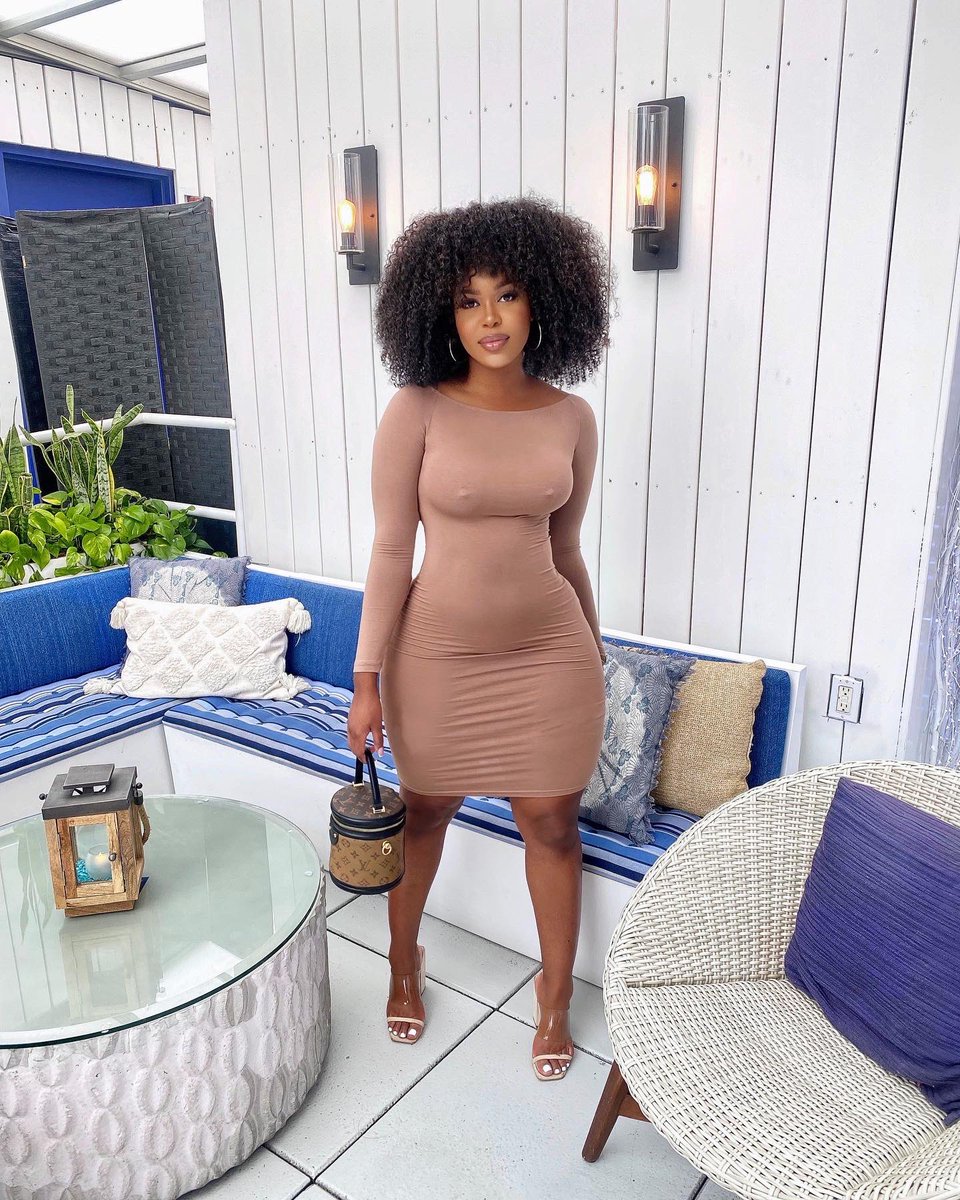 Ceecee Valez on Twitter: "5’6” 🙂"