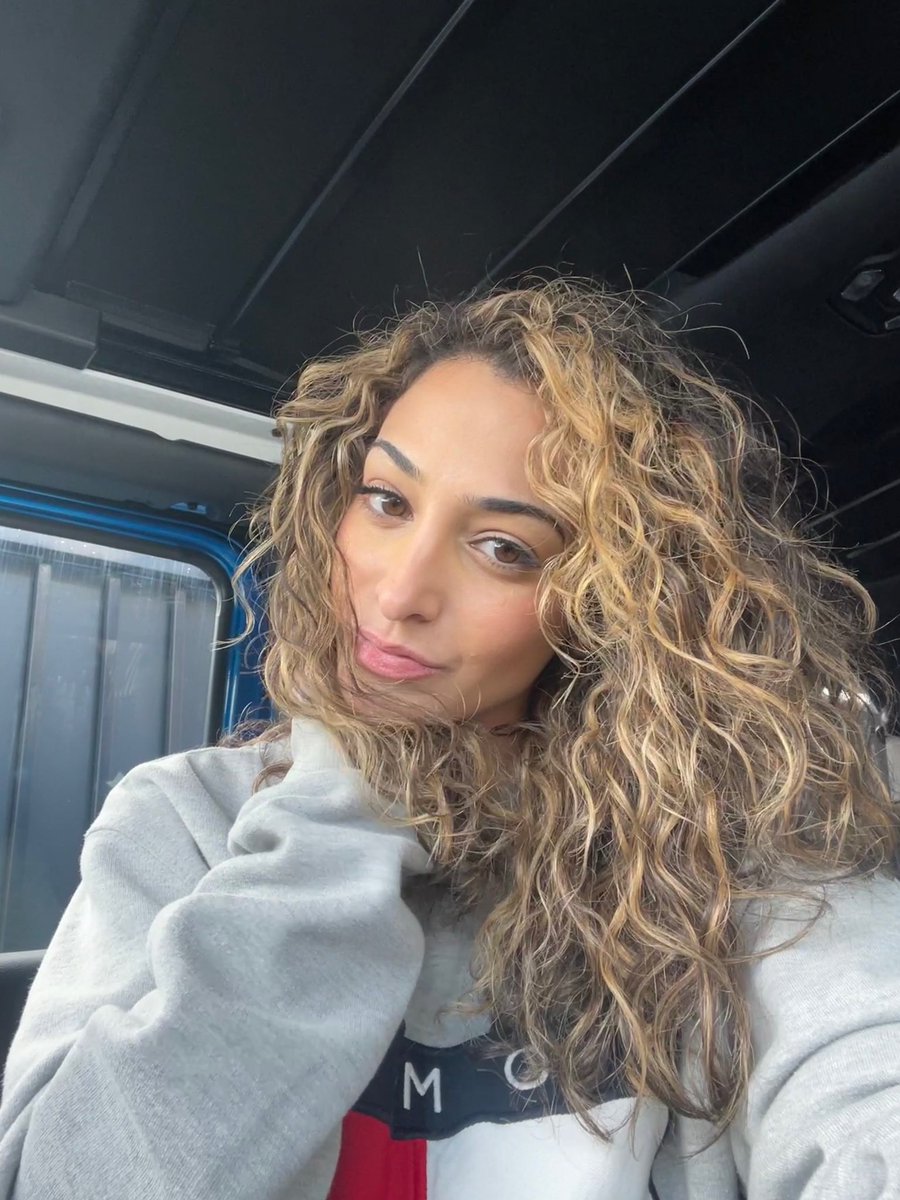 LenaAyad_'s tweet photo. kept my hair natural today and i love it 🫶 https://t.co/xatpOAJO8b