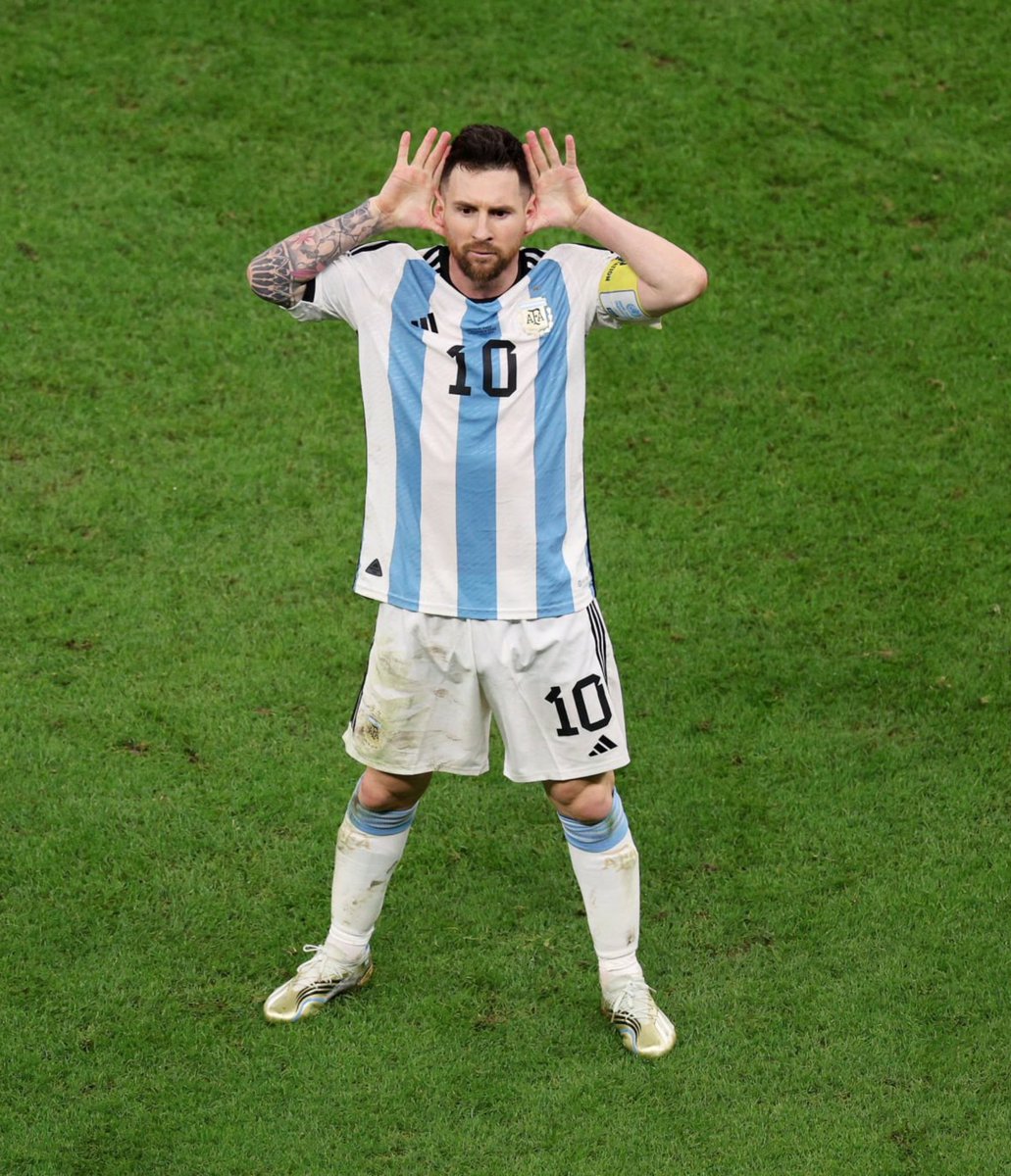 juegosimple__'s tweet photo. 📊 Futbolistas con MÁS GOLES en finales en TODA la historia del fútbol:

1️⃣🇦🇷 LIONEL MESSI: 34
2️⃣🇧🇷 Pelé: 31
3️⃣🇧🇷 Neymar: 21
4️⃣🇵🇹 Cristiano: 20
5️⃣🇧🇷 Romário: 18
6️⃣🇵🇱 Lewandowski: 17
7️⃣🇧🇷 Ronaldo: 16
8️⃣🇭🇺 Puskás: 15
9️⃣🇭🇺 Sárosi: 15
🔟🇪🇨 Spencer: 15 https://t.co/8EKlEoXHiT