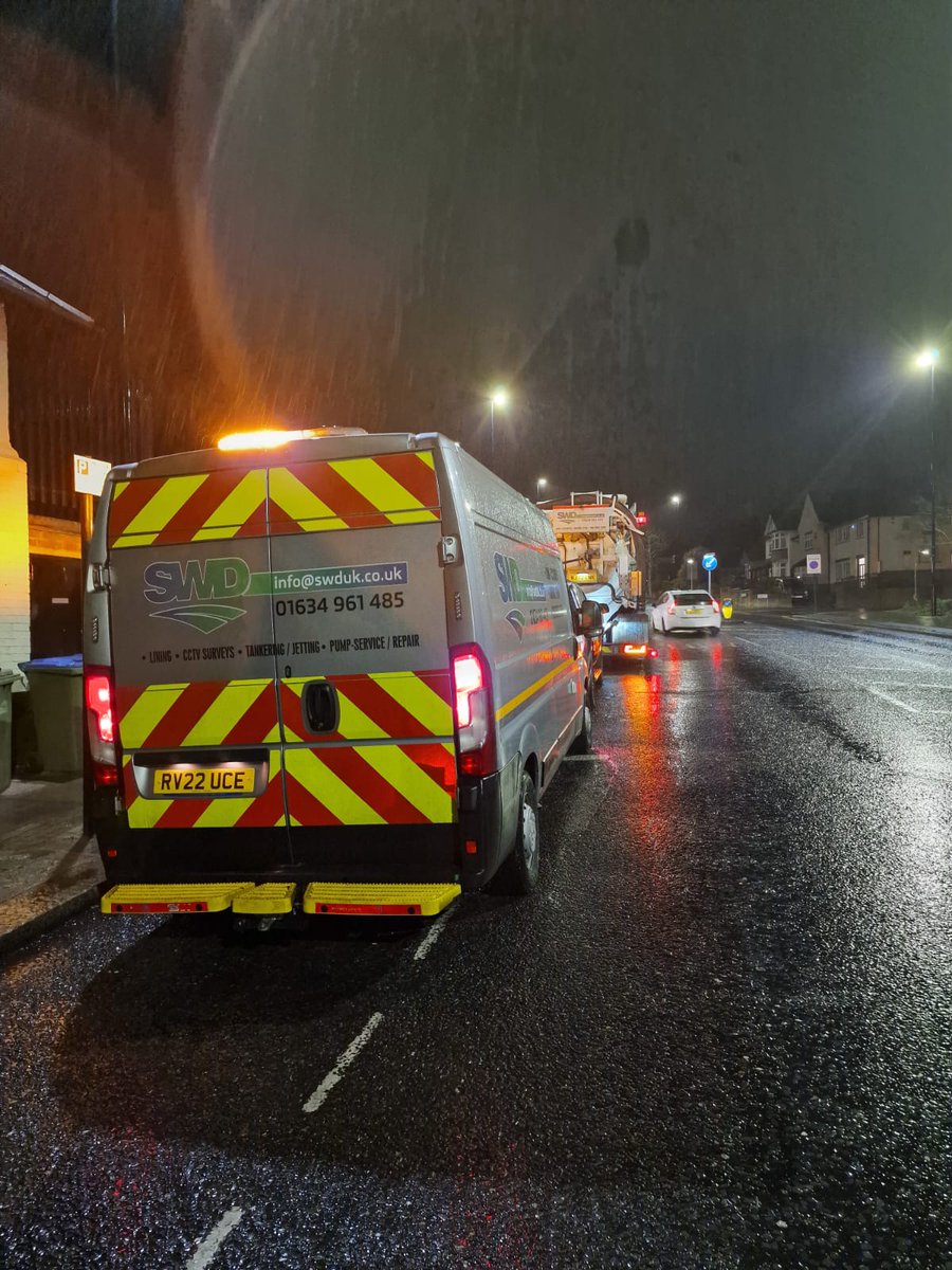 SWDSLTD1's tweet photo. Out on site with the team this evening carrying out audits and line cleans . #teamwork #nightshift #drainage #cctv #superflex https://t.co/VgmjfROUI1