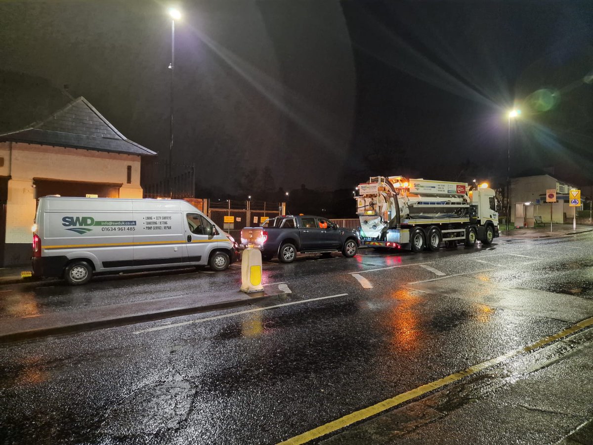 SWDSLTD1's tweet photo. Out on site with the team this evening carrying out audits and line cleans . #teamwork #nightshift #drainage #cctv #superflex https://t.co/VgmjfROUI1