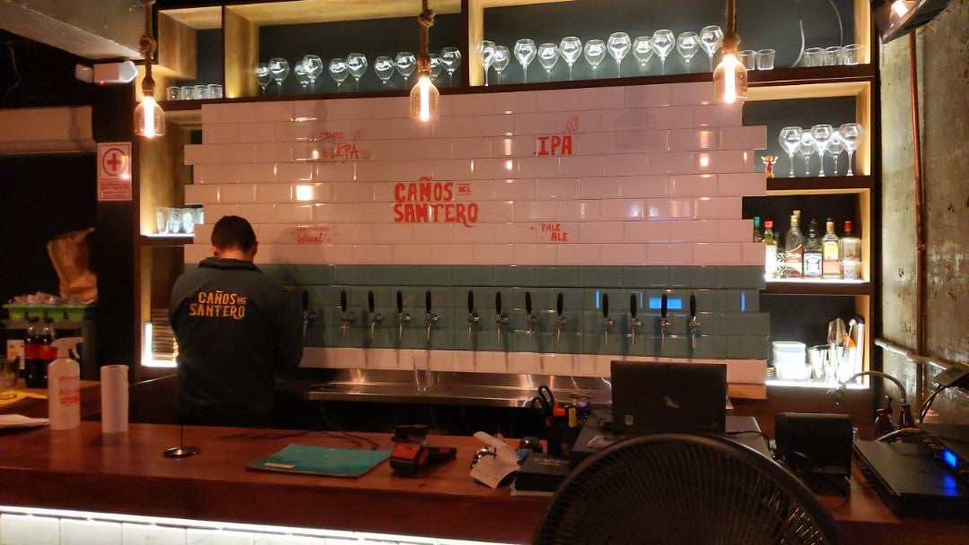 marbowca's tweet photo. A cold brew on a hot and steamy night in Barranco (@ Caños Del Santero in Barranco, Departamento de Lima w/ @lsbvirtual) https://t.co/gD0RQCC8Nw https://t.co/FkERFQJ1UL