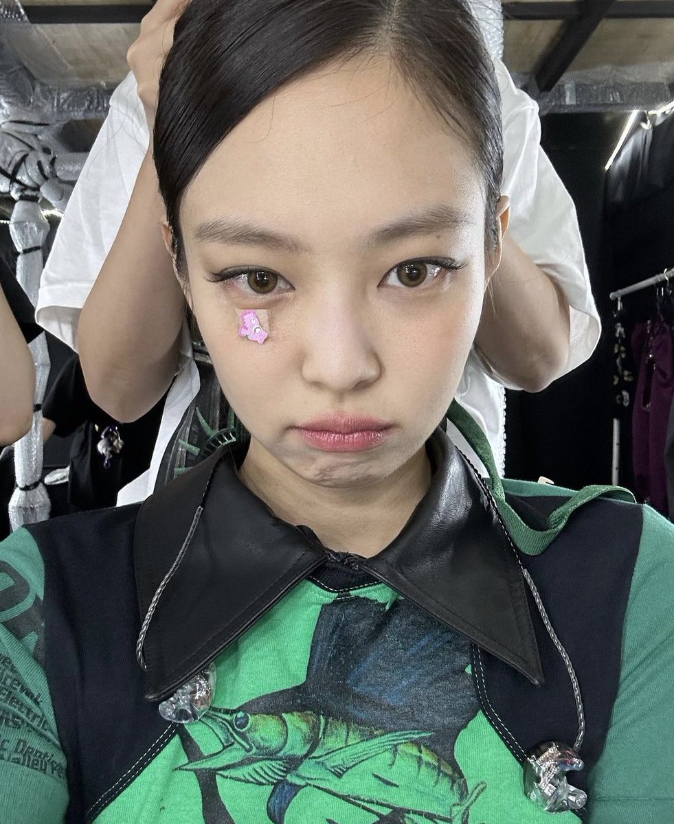 G'morning, babes. 오늘은 어제보다 훨씬 나아지기를 바랍니다 🌷