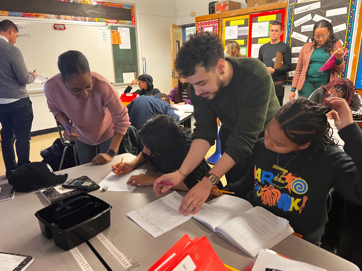 UNMSRocks's tweet image. Thank you, @District1NYC colleagues for joining us today! #unmslearningwalks #togetherwemakethedifference #unmslearns