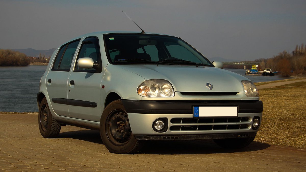 TheCzeky's tweet photo. @Tunerfly @Qrisys Clio II pre-facelift tho 😩👌 https://t.co/jgieWclsOs
