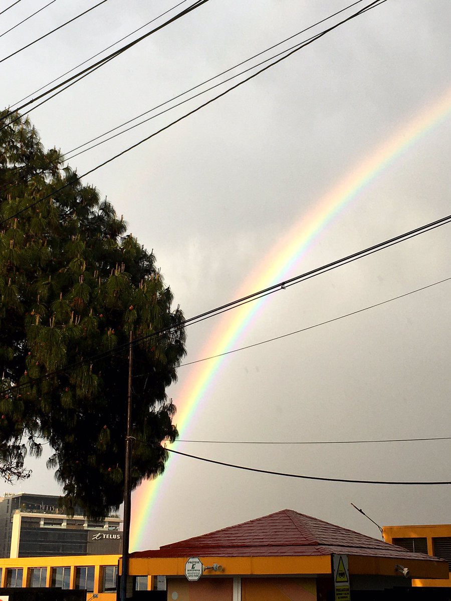 a_d_a_c_a's tweet photo. Tarde de lluvia + sol = #Arcoíris 🌈 https://t.co/djkZHVltdN
