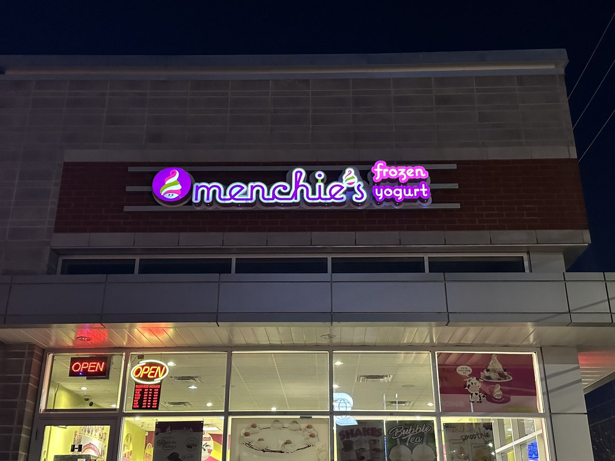 SimerjotDhindsa's tweet photo. Eat whatever makes you happy #menchie’s #sweet #yogurt #healthy https://t.co/FHBzN4KJWR