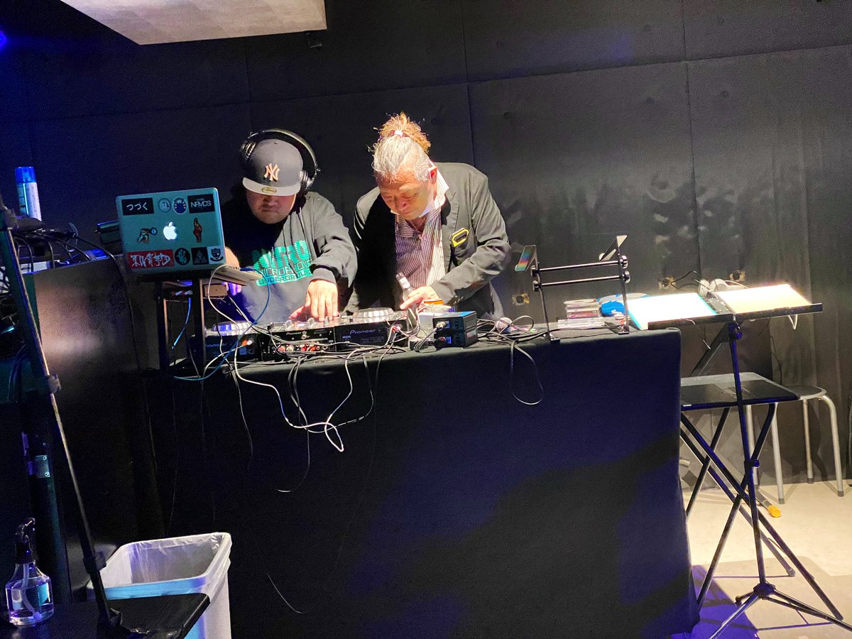 TakeMi_0814's tweet photo. 昨日は #尼崎Scope さんにて #DJBarScope ありがとうございました🌻
色んな名曲がいっぱい流れてて、DJさんはやはり凄いなと感じた素敵な夜でした✨
いつでも無茶ぶりに対応出来るように、ダンスの練習もしようと思います！！⇽
#世史久 さんいつもありがとうございます❣️ https://t.co/IjeW6cBE07