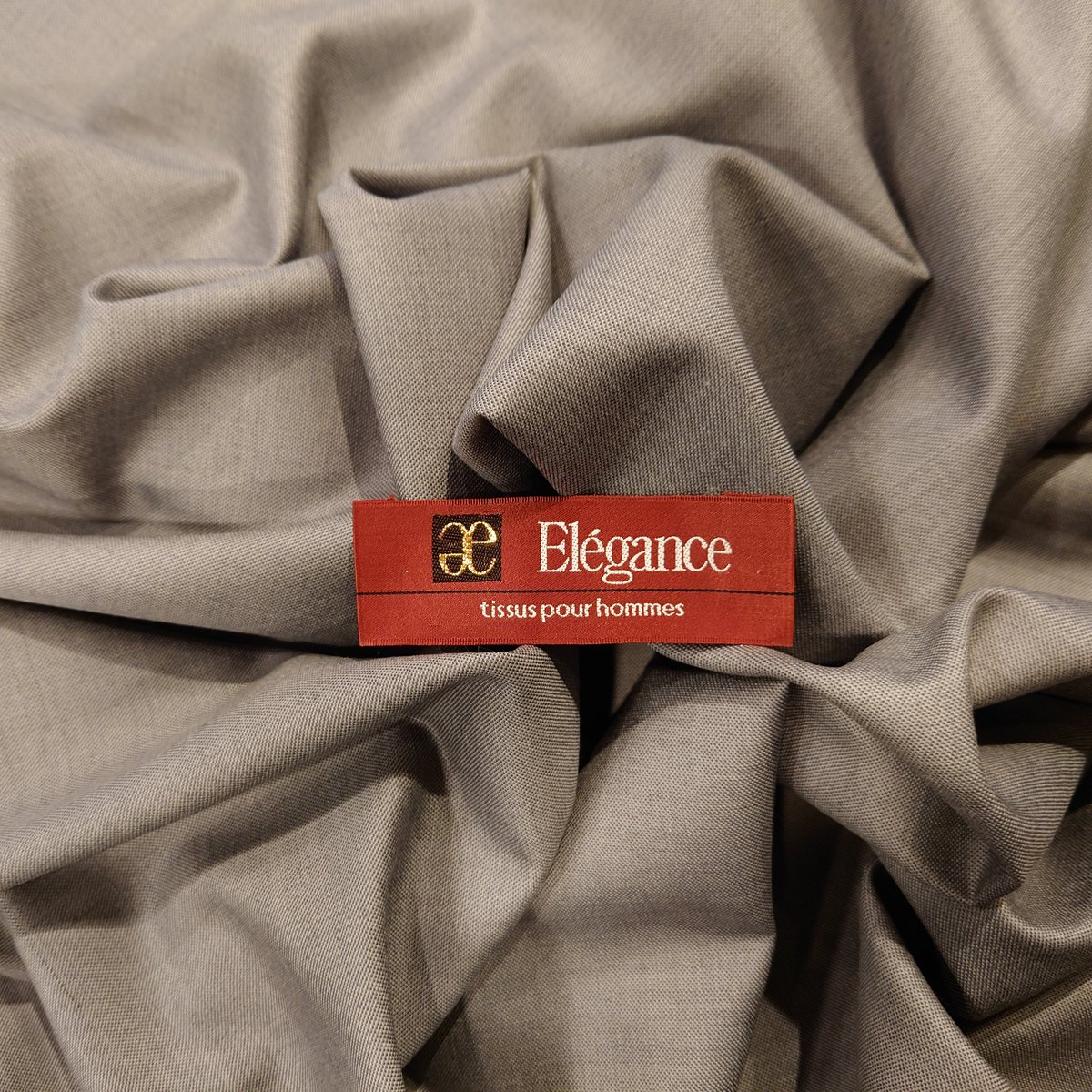 tailorteramoto's tweet image. エレガンスのオーダースーツ地。
Elegance
SUPER 120'S WORSTED
SHARK SKIN
VINTAGE 1994
#elegance #super120sworsted #sharkskin #エレガンス #スーパー120ウーステッド #シャークスキン #vintage1994 
tailor-teramoto.com