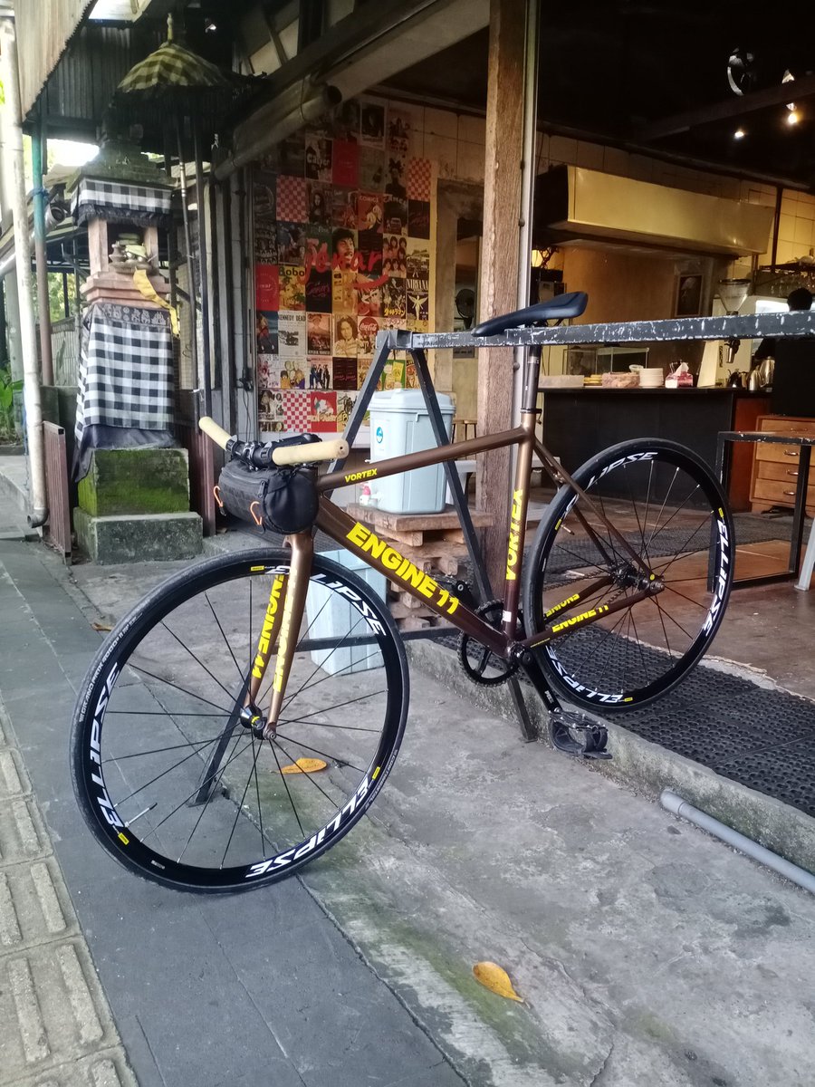 Teguuh_'s tweet photo. WTS, fullbike / ws bisa gasken,
frame engine11 vortk ws mavic ellipse, crank pizz 49t dtailnya bs PM/wa 081246411965 #fnfjb https://t.co/2N8YNg7Gsk