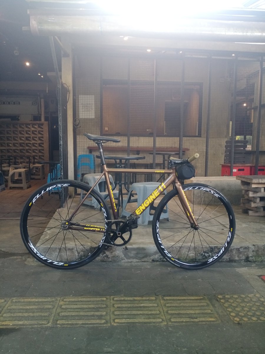 Teguuh_'s tweet photo. WTS, fullbike / ws bisa gasken,
frame engine11 vortk ws mavic ellipse, crank pizz 49t dtailnya bs PM/wa 081246411965 #fnfjb https://t.co/2N8YNg7Gsk