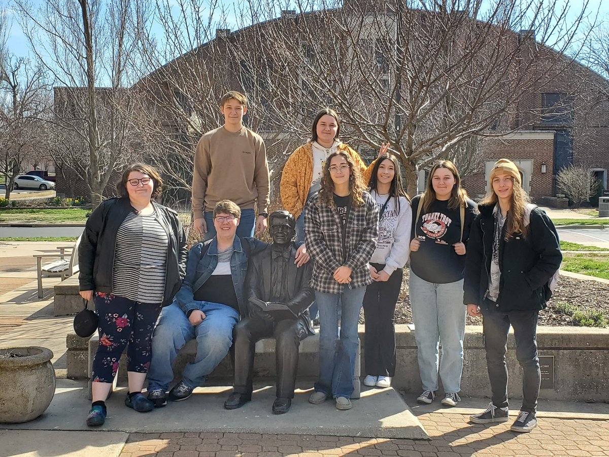 JillGaroutte's tweet photo. A beautiful day for the tradtion to continue...AP English students spent the day at Drury's Olin Library using databases to research topics of choice. Special thanks to librarian Phyllis Holzenberg for accomodating us on her Spring Break. 
@AuroraMoHS @DruryUniversity @DruryOlin https://t.co/adLbXZMZnq