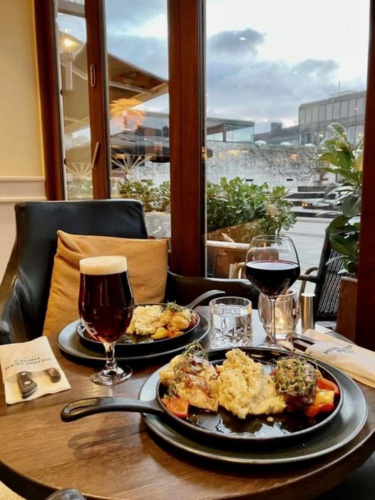 adeelgee70's tweet photo. Can you never choose between chicken or beef?🤷🏼‍♂️🧐
Then we have the dish just for you!
Come and taste our new evening dish, Chicken 'n' Turf!
It consists of fried chicken breast, grilled grain fattened beef fillet, pan-fried vegetables, demi glace and mushroom sauce😍 https://t.co/vAIzeL4hdz