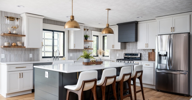 LeonYarx's tweet photo. Kitchen of the Week: Open Plan With a White, Gray and Gold Style https://t.co/aSq8YGVHHK https://t.co/AH6m6L6IPA