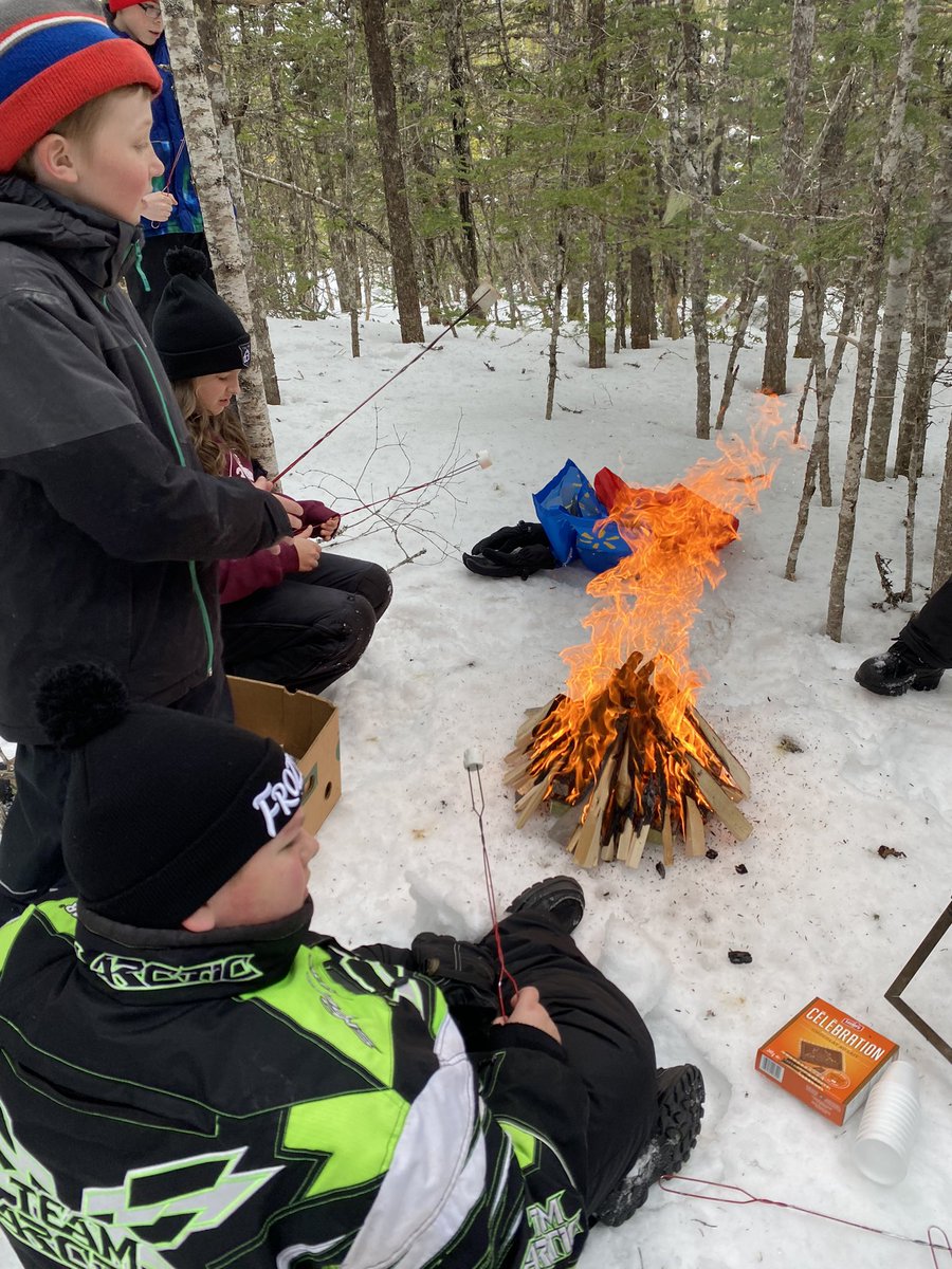 MsCareyPE1's tweet photo. My favourite part of a Bishop White Barons Boil Up: Eating all the snacks the student’s cook! 😝 #DartOutdoors @schoolsportsnl https://t.co/D6LW2nIpU8