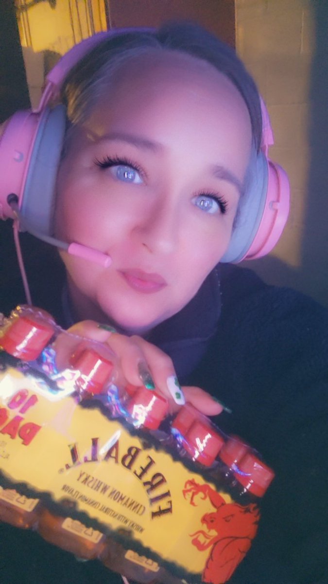 LadyLucian2's tweet photo. Shots with Lady 🥃🥃 LFG!!! Lets turn up y'all 
https://t.co/BS24aYKhYa
#gamergirl #bossbabe #fortnite #streamerlife #twitchaffiliate #twitch #xboxgamer #xbox #xboxseriesx #community #love #shots https://t.co/iUbS2qpypI