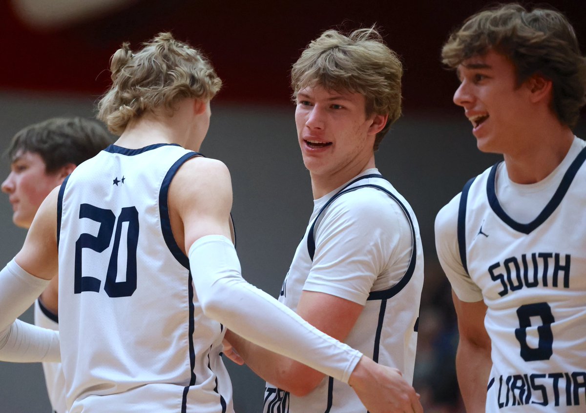 lenny_padilla's tweet photo. Final: South Christian 82, Hamilton 47 in a Division 2 Regional. First regional title for South since 2019. 
Jake Vermaas 28 points, Jake DeHaan 24, Carson Vis 9 for the Sailors (23-3).
Justin McIllwain 14 for Hamilton (22-4). https://t.co/WZJitXPpVk