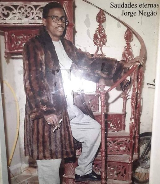 baudorio's tweet photo. Jorge Negão, o ex chefão da Maré que não tinha facção e fazia aulas de teatro. Por quase uma década, Jorge chefiou a Nova Holanda, com duras regras para aqueles que vacilasse. Era proibido qualquer tipo de roubos, sequestro, guerras e uso de droga na frente de morador.

Em 1991 + https://t.co/qFk57guC9c