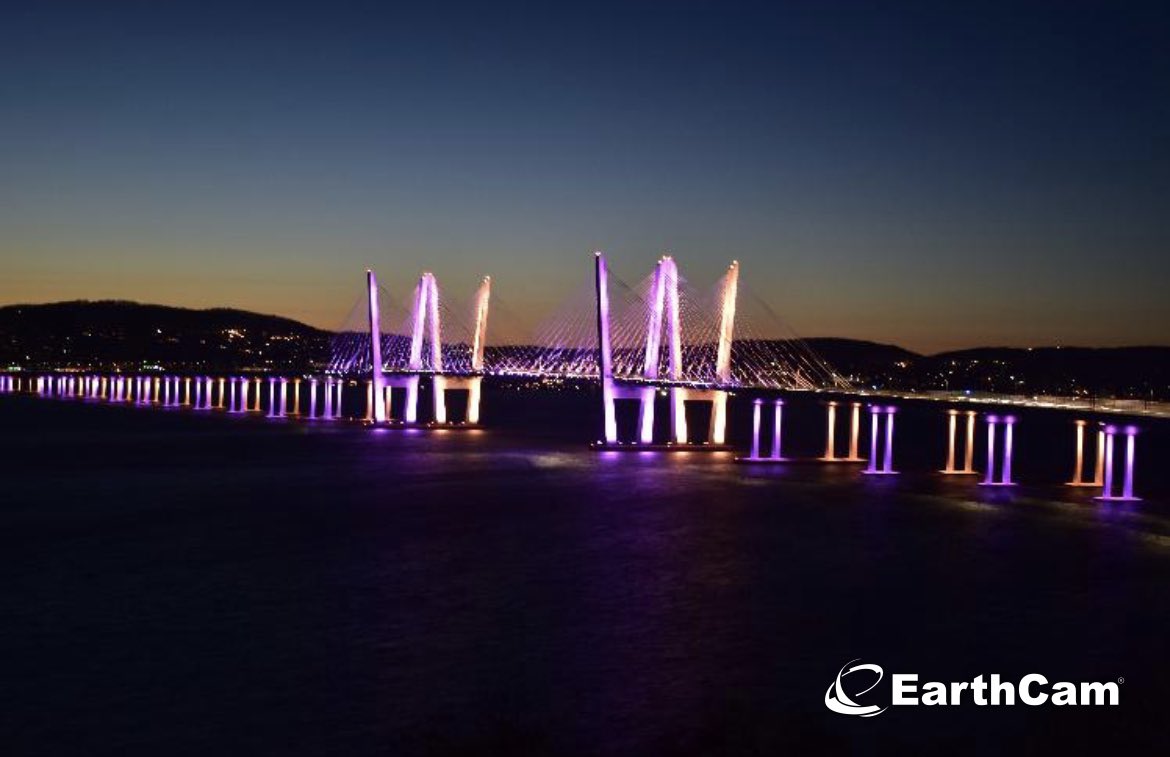 Happening now!! Mario Cuomo Bridge lit up in support of Youth Art Month! 💜💛💜
#nysyam2023 <a href="/nysARTeach/">NYSATA</a>