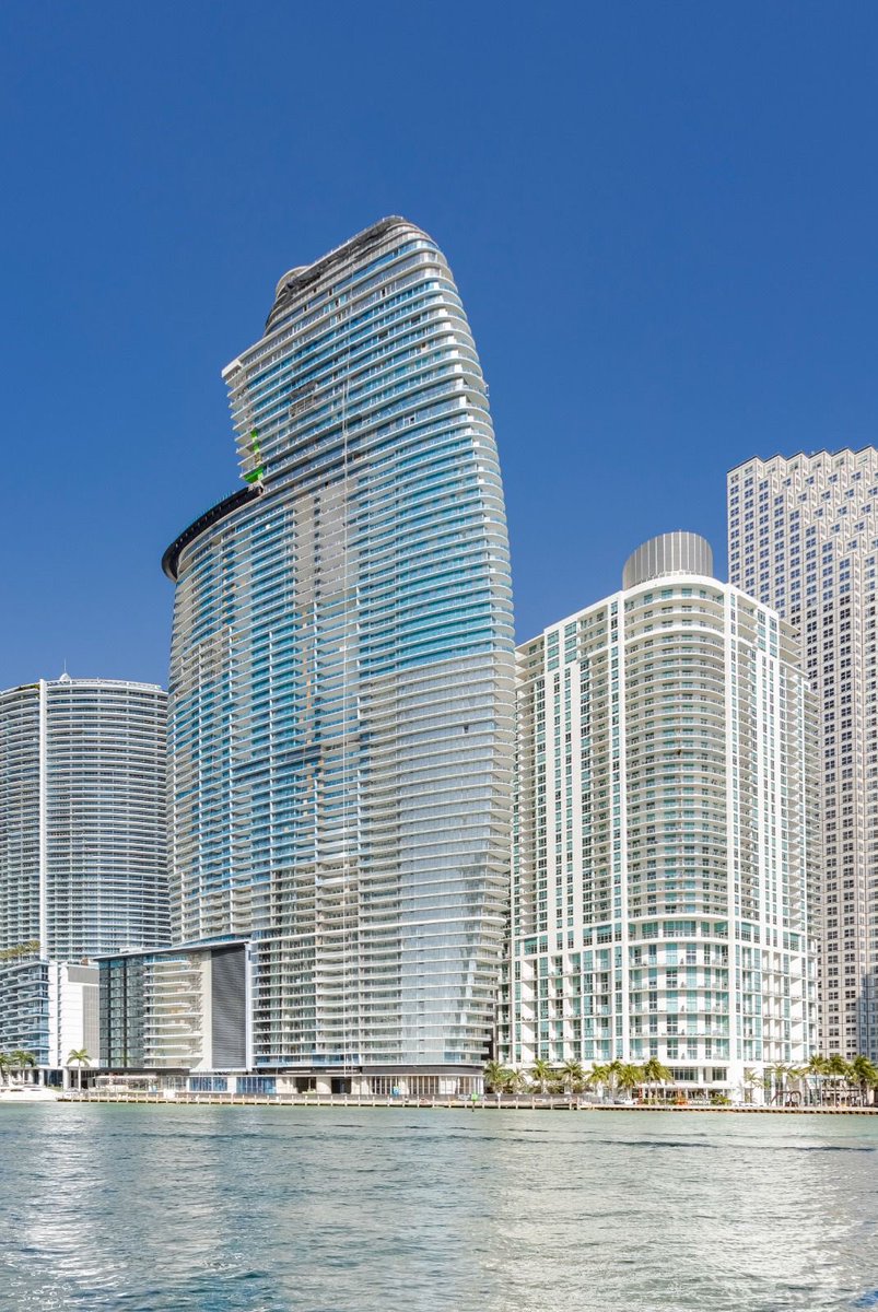 Mas de 1 millon de ventanas instaladas en el 2022 y esperamos crecer en el 2023.   ⁦<a href="/TecnoglassSA/">Tecnoglass</a>⁩    Se vienen nuevas lineas. Barranquilla capital mundial de las ventanas