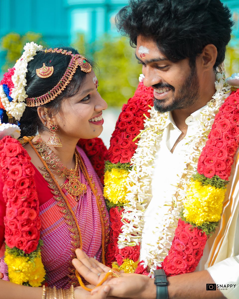 SnappyStudio1's tweet photo. To love and be loved is the greatest blessing of all ✨ 

For packages &amp; offers

Contact- +91 9080663266

Follow us - @SnappyStudio1 

#WEDDINGPHOTOGRAPHY #candidshot #wedding #Temple #Tamil #snappystudio #love #Chennai https://t.co/k4F5SrKJb9
