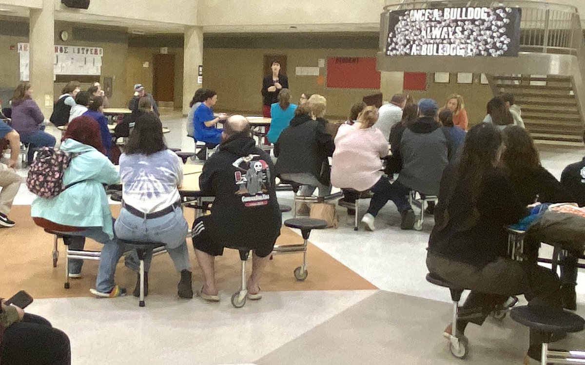 HardinCoSchools's tweet photo. There was a tremendous turnout tonight!  

@HCSTMorgan shared information w/HS students who have an interest in becoming a future teacher!

Learn more here:  https://t.co/05wz1Gq3Li https://t.co/7S0dPHOuXF